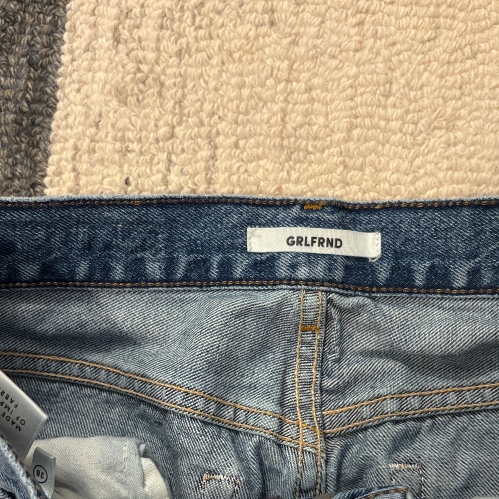 GRLFRND Women’s Straight Leg Jeans in Medium Blue Wash - Picture 6 of 8